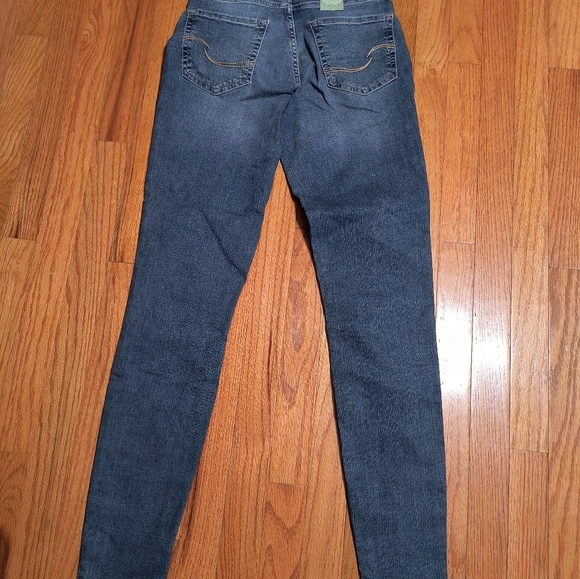 NWT Signature by Levi StraussTotally Shaping mid rise skinny jeans,4L or 27Wx32L - Picture 8 of 10
